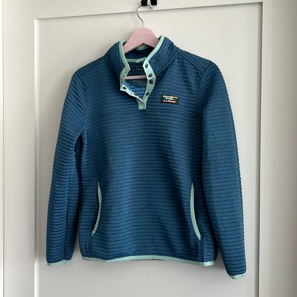 L.L. Bean Tops - L.L. Bean blue pullover / sweatshirt size small
